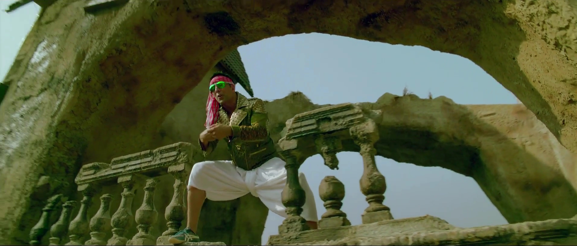 2012 - Joker -4- Yeh Joker_1080p_sub.mkv4933.jpg