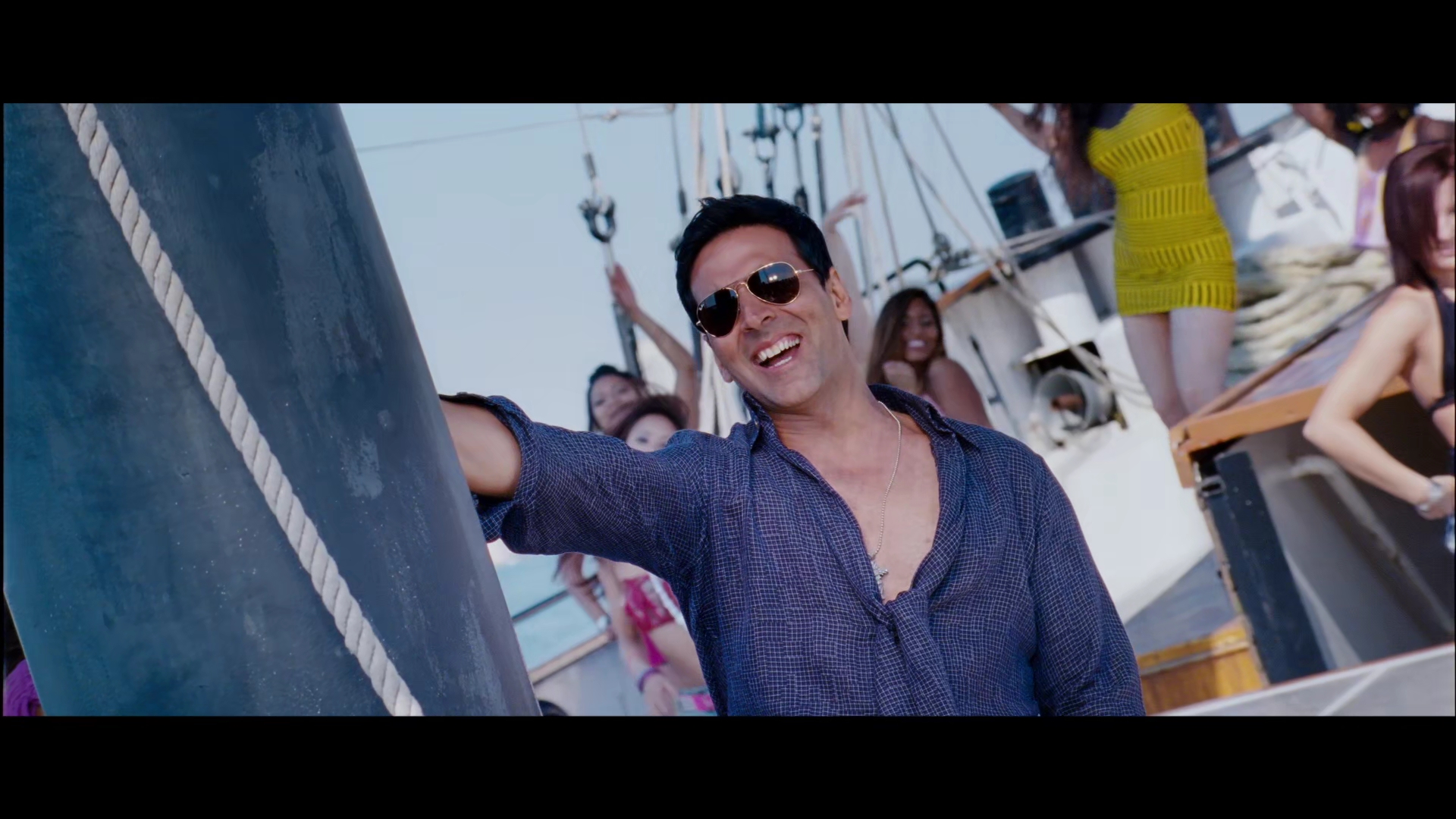 2011 - Thank you -4- Pyaar Mein_1080p_sub.mkv1936.jpg