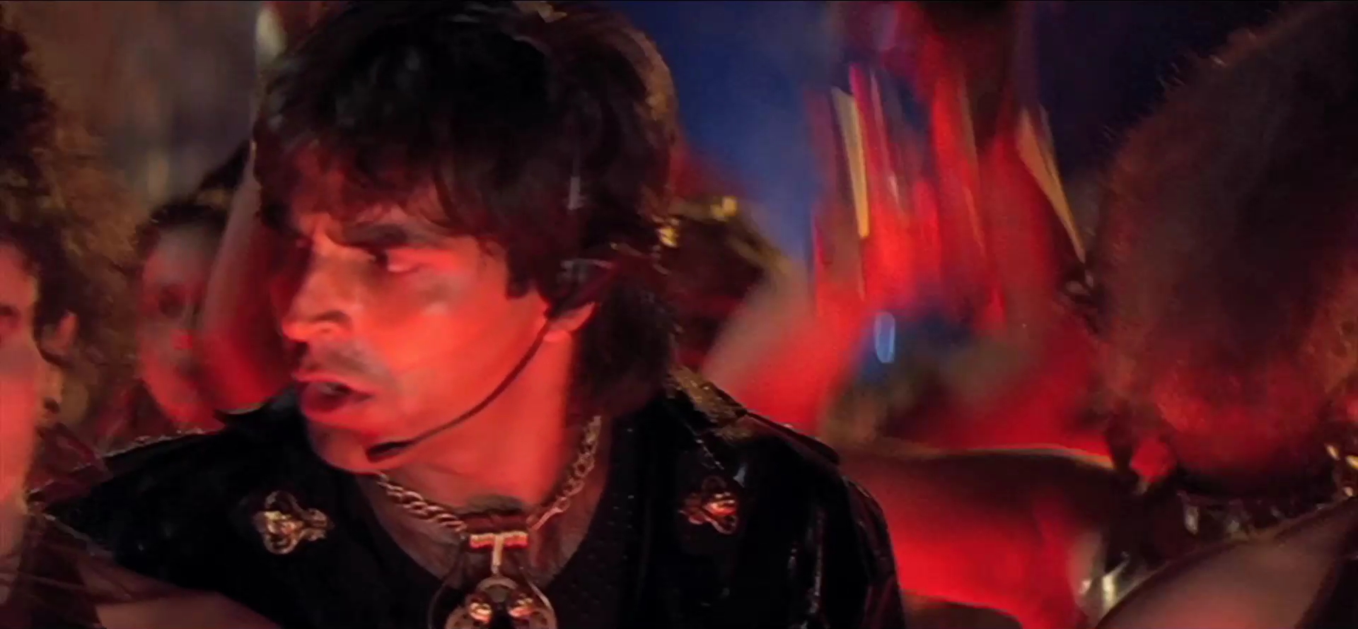 1998 - Barood -1- Meri Sanson Mein Garmi_1080p.mkv5254.jpg