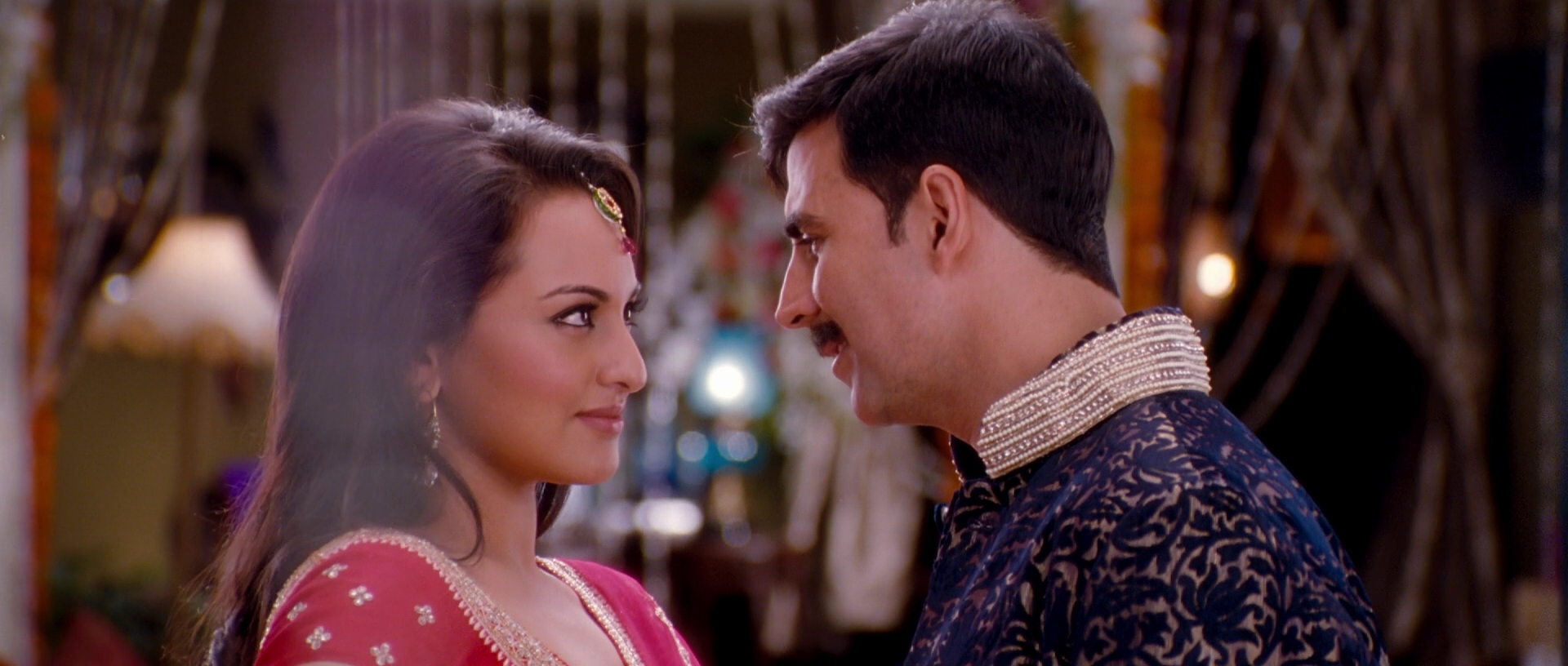 2012 - Rowdy Rathore -2- Chamak Challo Chel Chabeli_1080p_sub.mkv7746.jpg