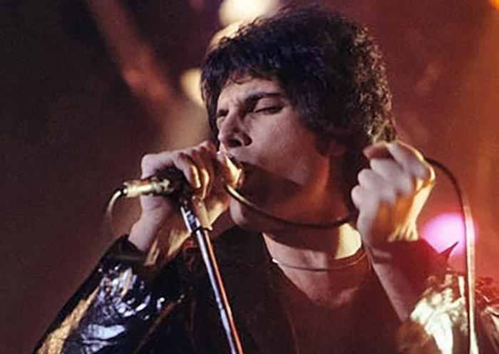 Freddie-Mercury-9.jpg
