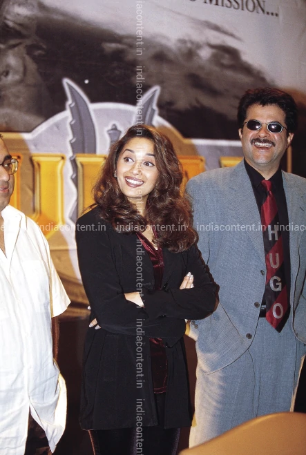 659-madhuri-dixit-clicked-along-with-anil-kapoor-during-a-press-image-88005500_20190603_093.webp