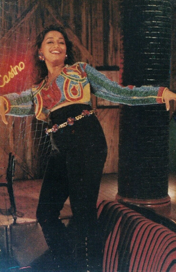 Bollywood-Postcard-Madhuri-Dixit-05-India.jpg