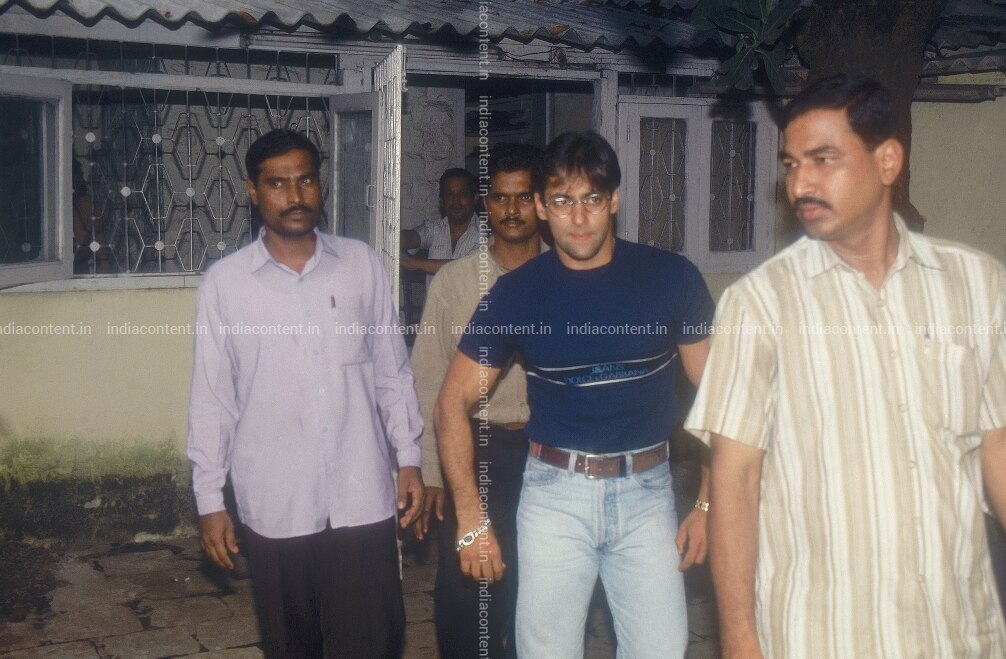 659-salman-khan-actor-in-hindi-films-with-his-bodyguards-in-image-88005500_20190220_011.jpg