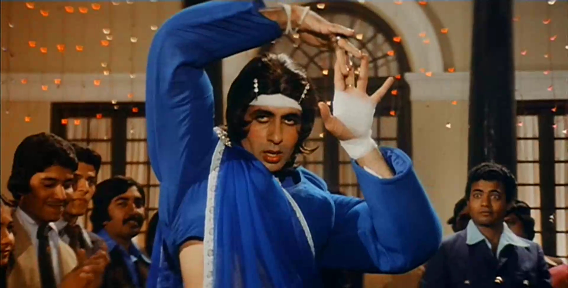 Laawaris.1981.DVDRip.AVC.AAC.Esub.1080p_DusIcTv[(223913)01-29-13].JPG