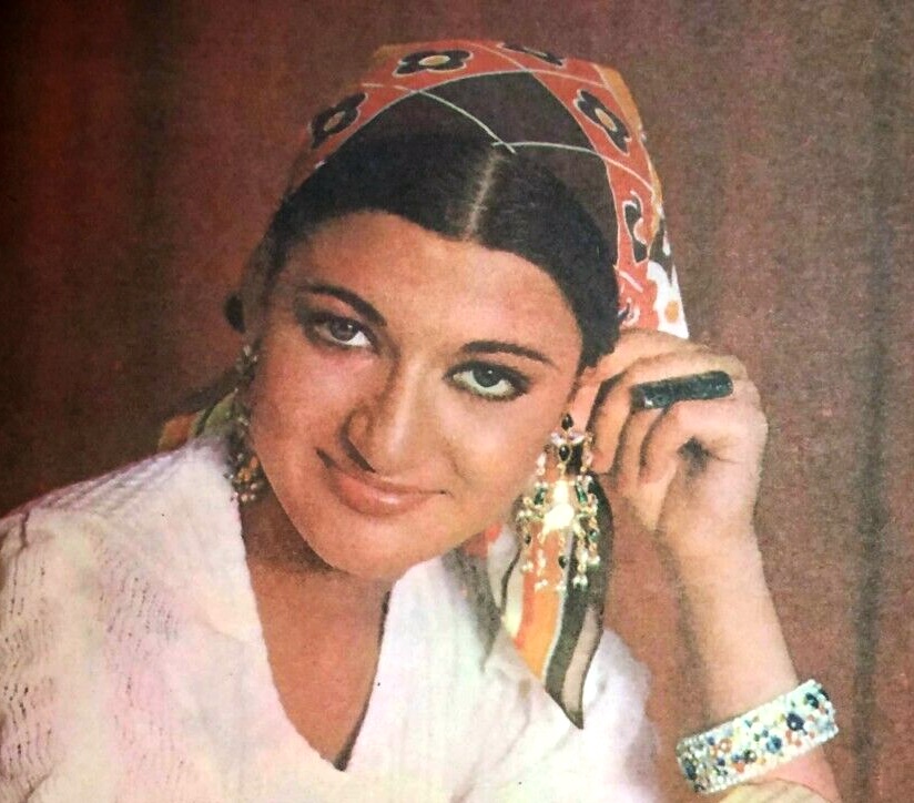 Star-Style-Dec-1976-Hema-Malini-Sachin-_57 (6).jpg