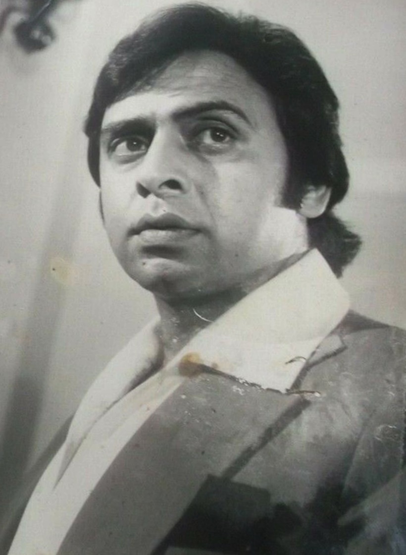 VINOD-MEHRA-8pc-Bollywood-India-Vintage-Movie-_57 (1).jpg