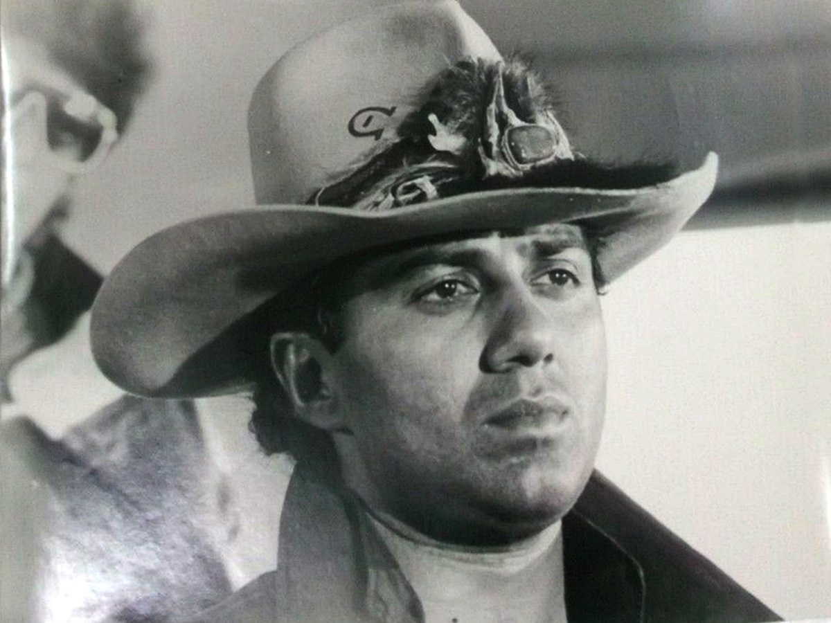 SUNNY-DEOL-9pc-Bollywood-India-Vintage-Movie.jpg