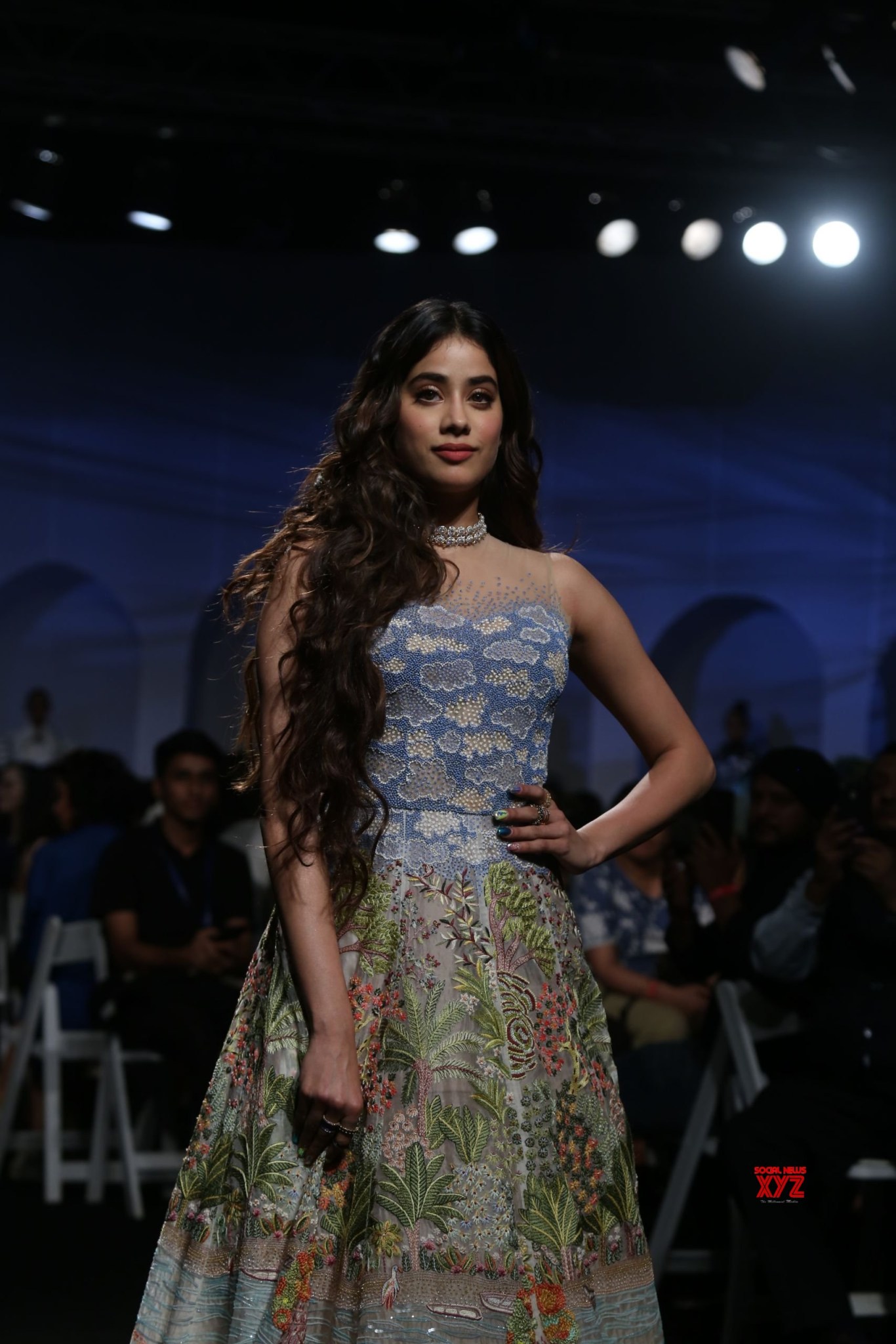 Vicky-Kaushal-Janhvi-Kapoor-and-others-at-Lakme-Fashion-Week-Opening-HD-Gallery-36.jpeg