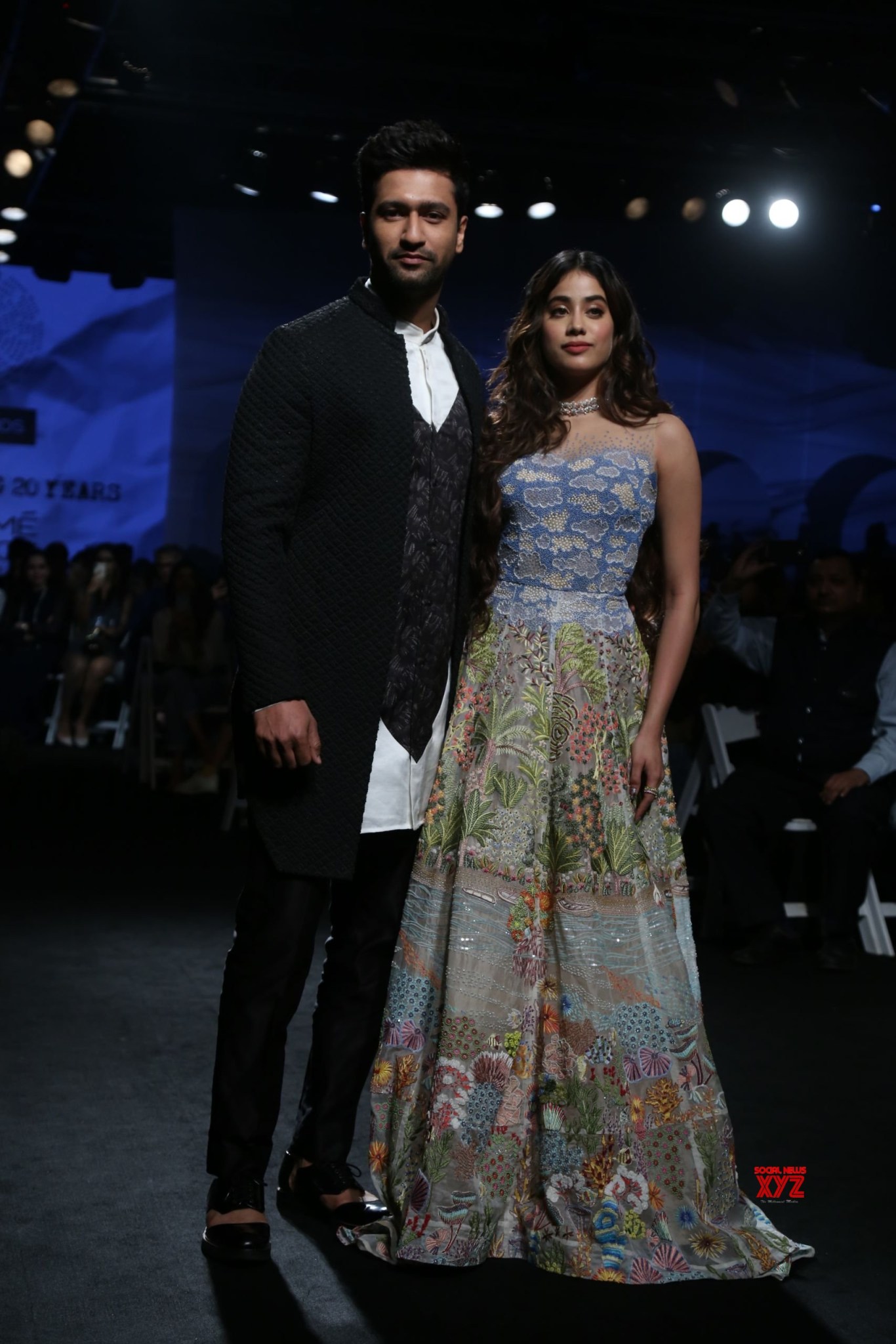 Vicky-Kaushal-Janhvi-Kapoor-and-others-at-Lakme-Fashion-Week-Opening-HD-Gallery-15.jpeg