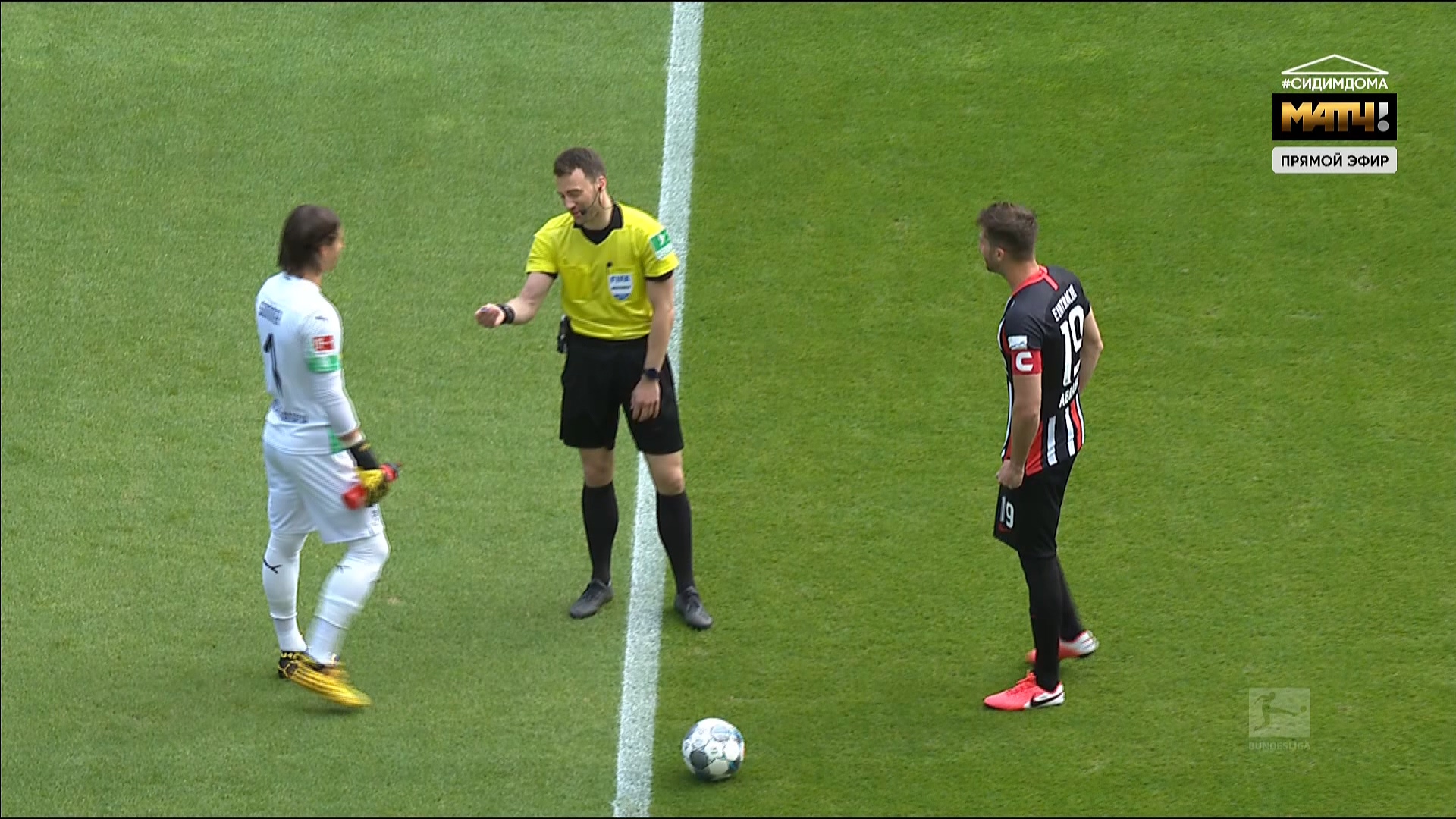 Чемпионат Германии 2019-2020 26-й тур Айнтрахт (Франкфурт) - Боруссия (Мёнхенгладбах) Матч ТВ HD.ts_20200517_001602.179.jpg