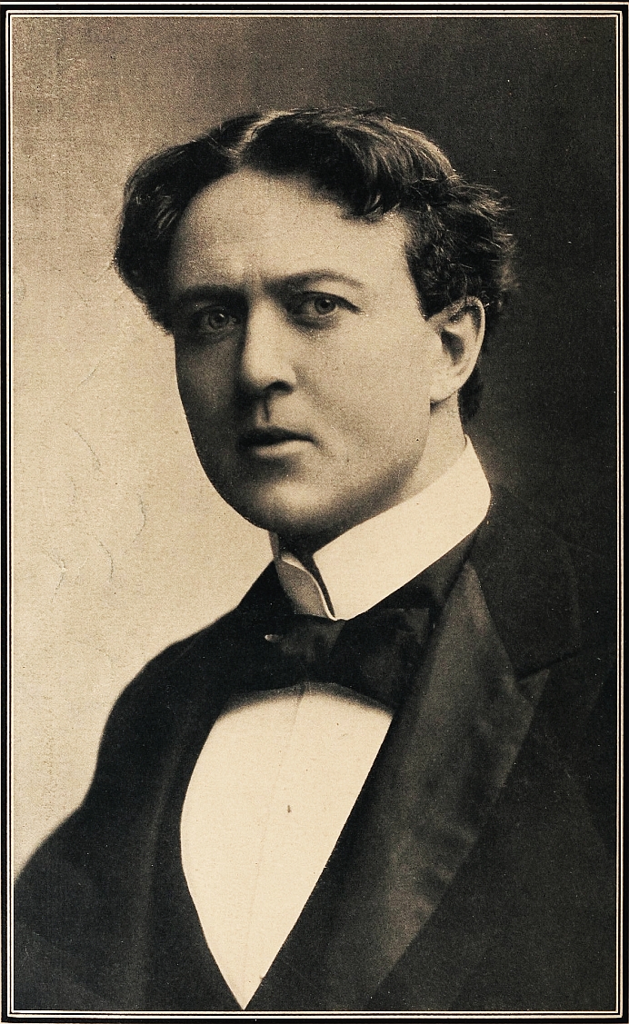 Гобарт Босворт MV5BMDM3ZjJhMDAtZGZiNy00YTVhLTkzZGUtZGVhMTljZmU2NjkyXkEyXkFqcGdeQXVyMzI5NDcxNzI@._V1_.jpg