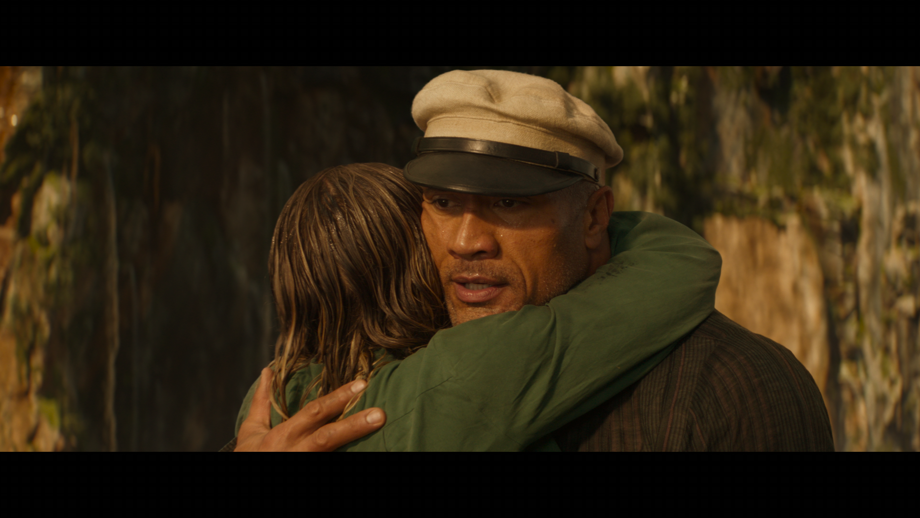 Круиз по джунглям.2021.UHD.Blu-Ray.Remux.2160p.mkv_snapshot_01.33.30_[2021.11.13_12.36.08].png