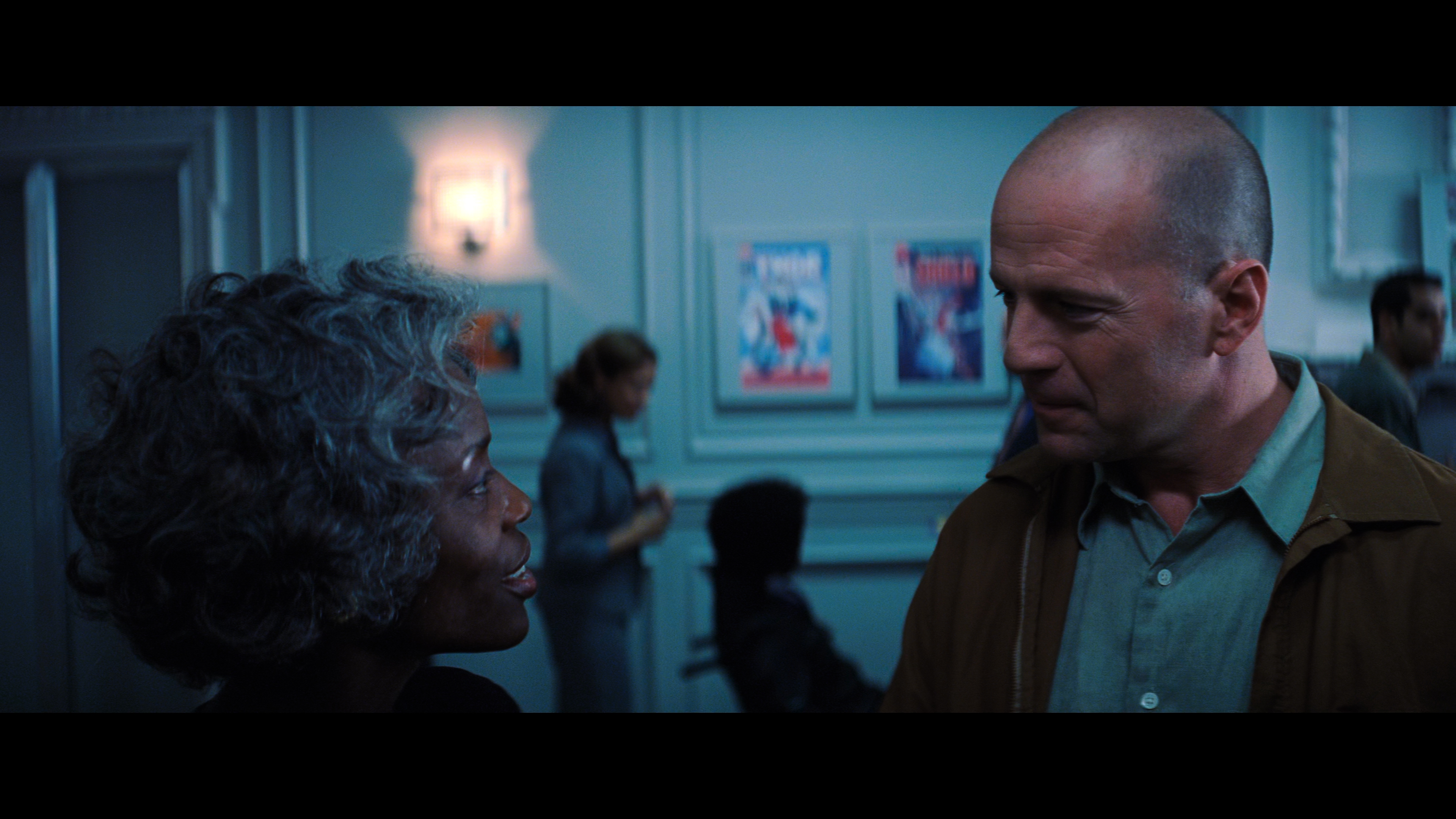 Unbreakable.2000.2160p.UHD.BDRemux.DTS-HD.MA.5.1.P8.HYBRID.DoVi-DVT.mkv_20211220_235617.711.jpg