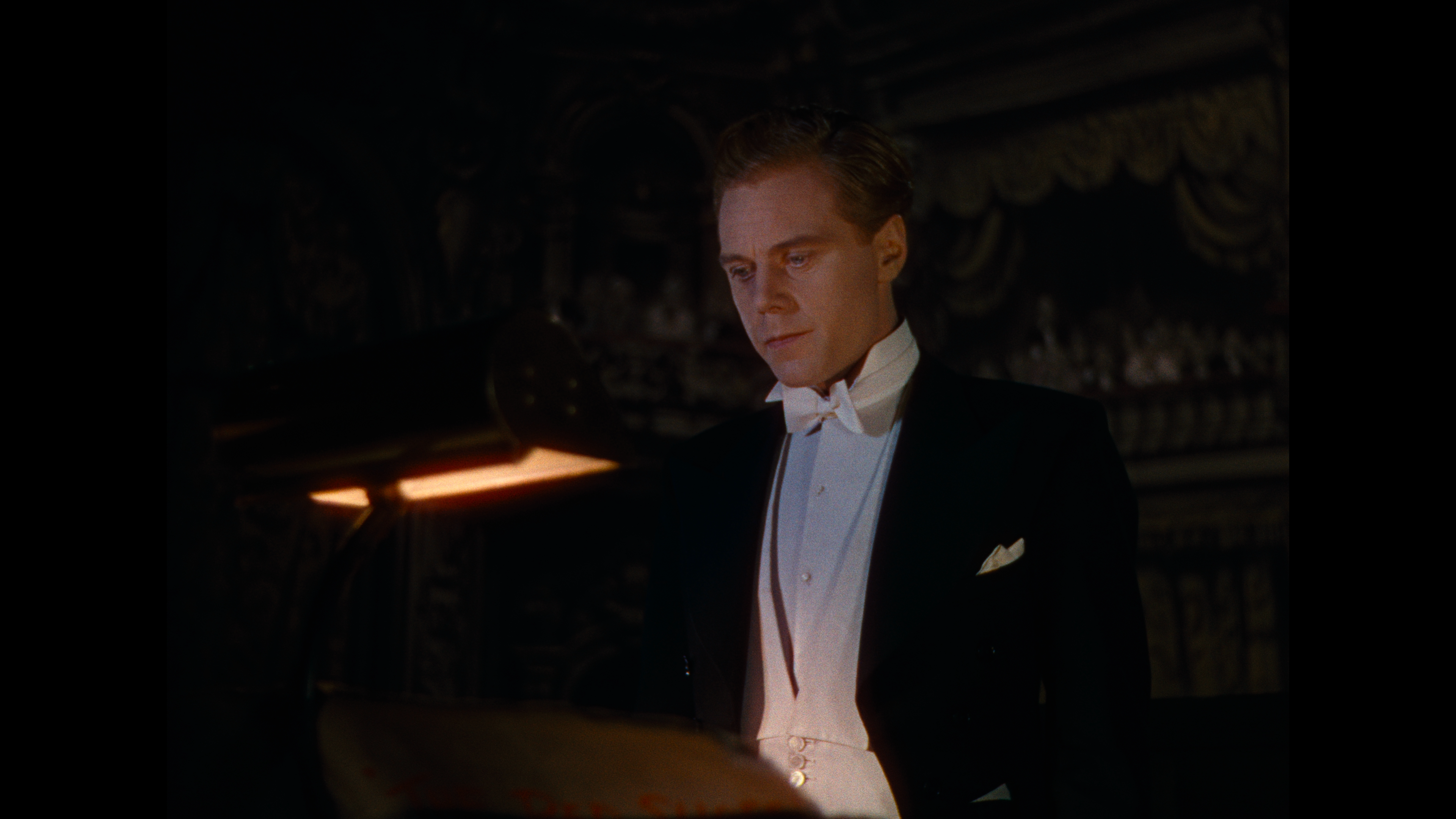The.Red.Shoes.1948.2160p.UHD.BDRemux.LPCM.1.0.DoVi.P8.by.DVT.mkv_20211221_193628.975.png