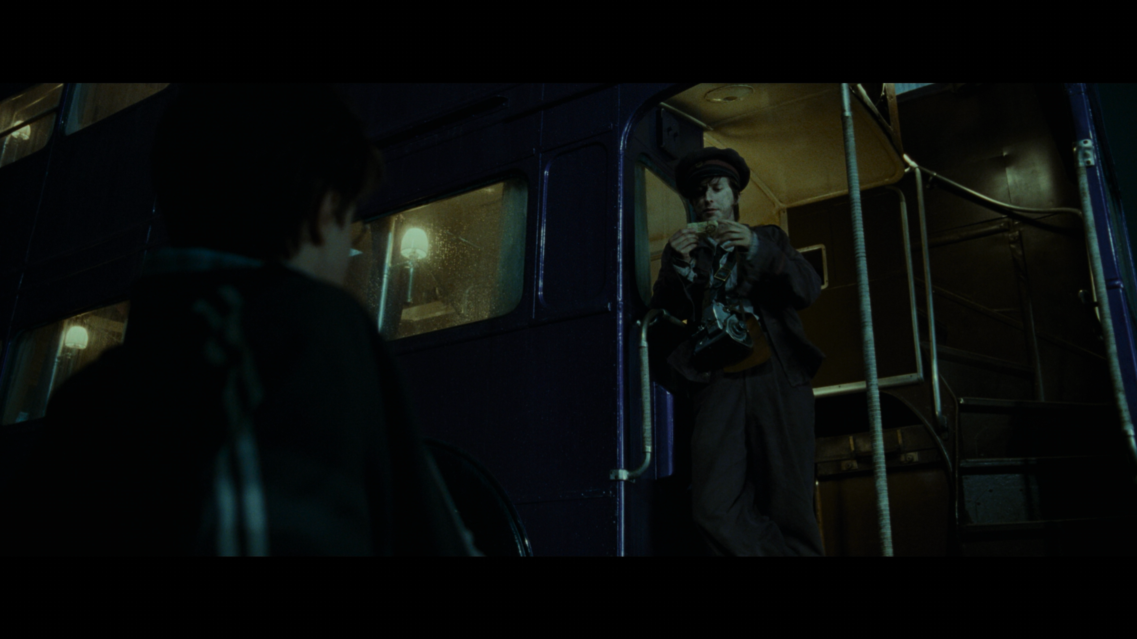Harry.Potter.and.the.Prisoner.of.Azkaban.2004.2160p.UHD.BDRemux.DTSX.7.1.P8.HYBRID.DoVi-DVT.mkv_000840.880.png