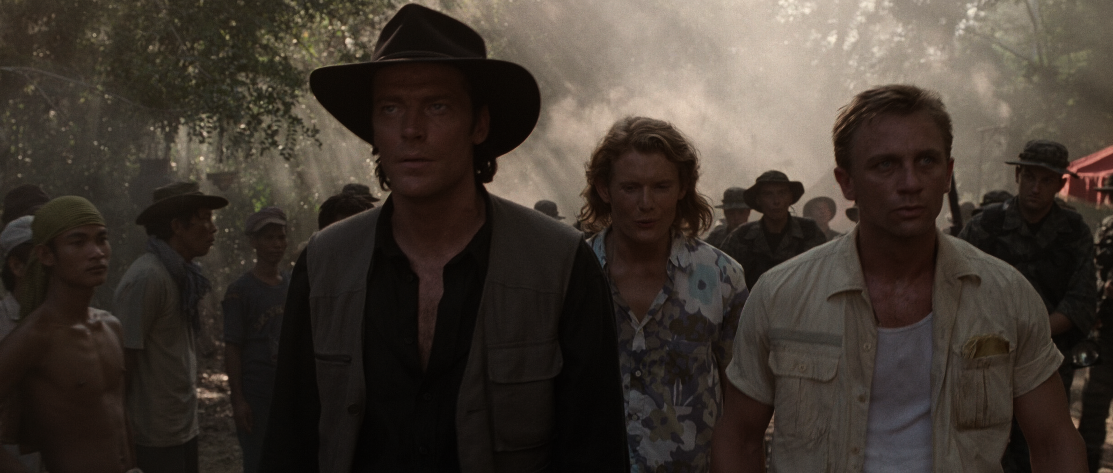 Lara.Croft.Tomb.Raider.2001.2160p.UHD.BDRip.DDP+.DoVi.by.DVT.mkv_snapshot_00.43.42_[2022.01.30_11.24.56].png