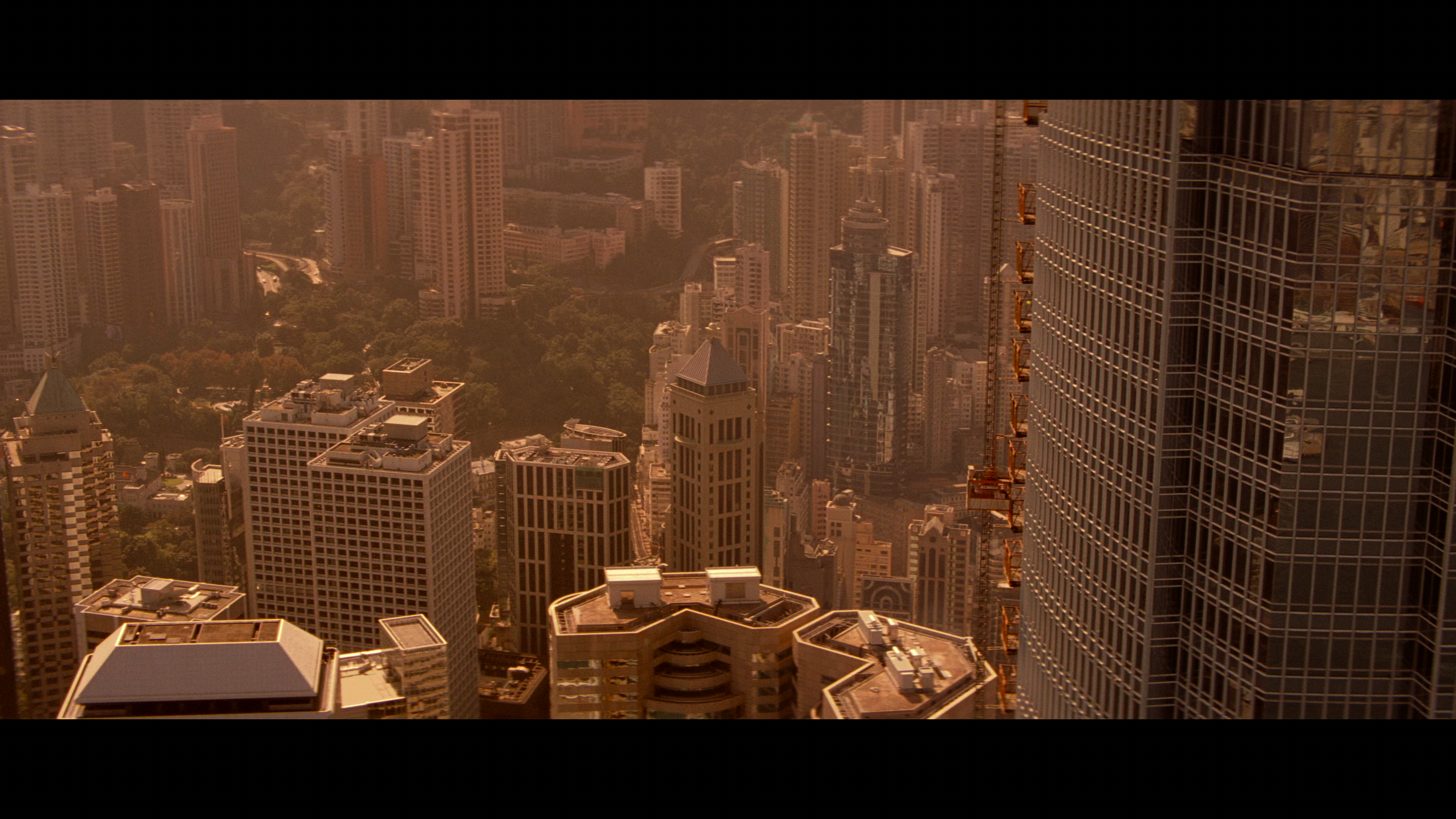 Lara.Croft.Tomb.Raider.The.Cradle.Of.Life.2003.UHD.BDRemux.2160p.HDR.DoVi.P8.by.DVT.mkv_snapshot_01.07.16_[2022.02.02_17.53.07].png