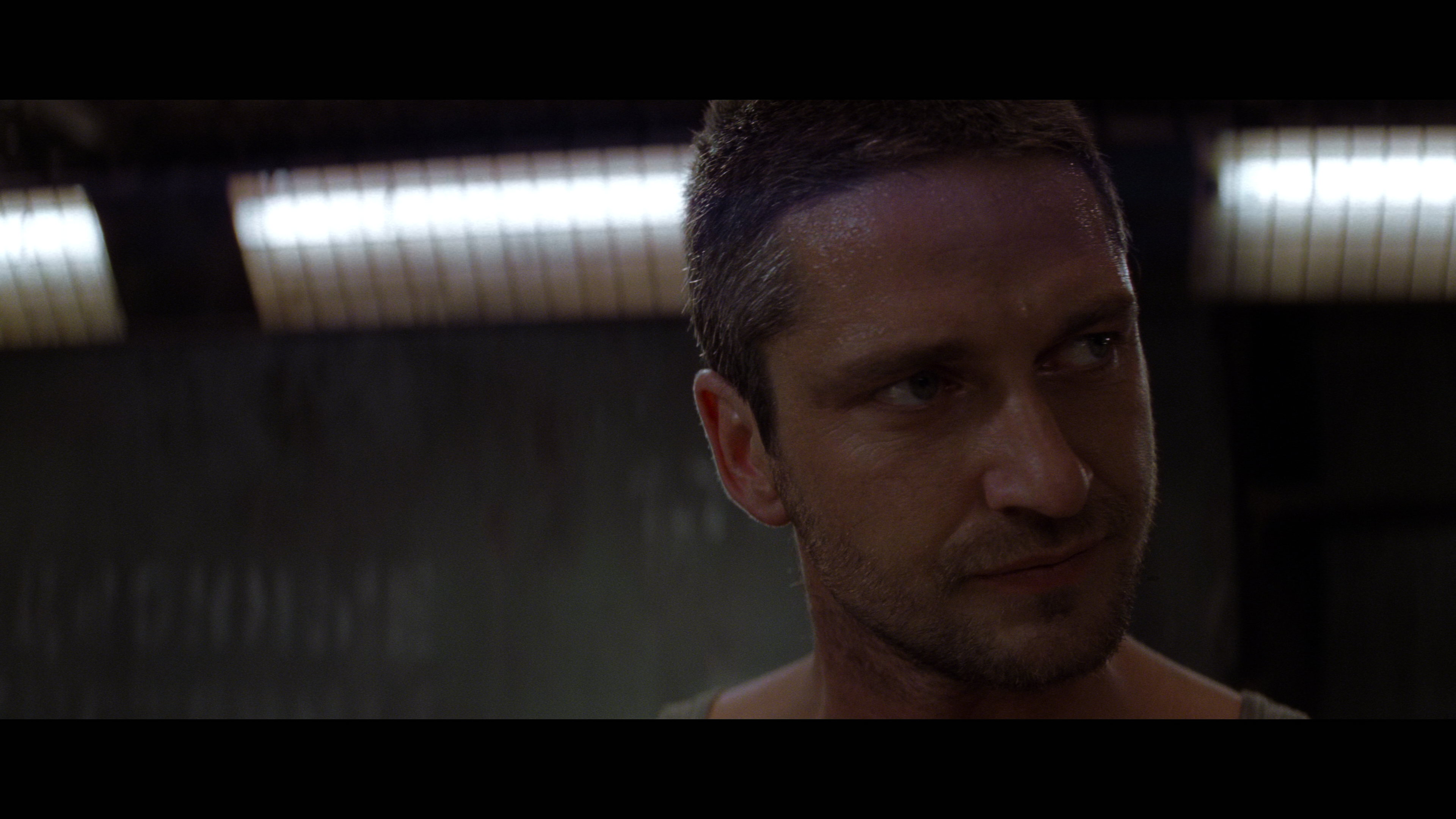 Lara.Croft.Tomb.Raider.The.Cradle.Of.Life.2003.UHD.BDRemux.2160p.HDR.DoVi.P8.by.DVT.mkv_snapshot_00.30.19_[2022.02.02_17.52.47].png