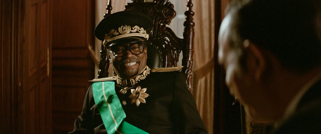 OSS 117.Alerte rouge en Afrique noire.2021.DUB.IVI.BDRip-AVC.[wolf1245.ExKinoRay].mkv_20220220_125221.127.jpg