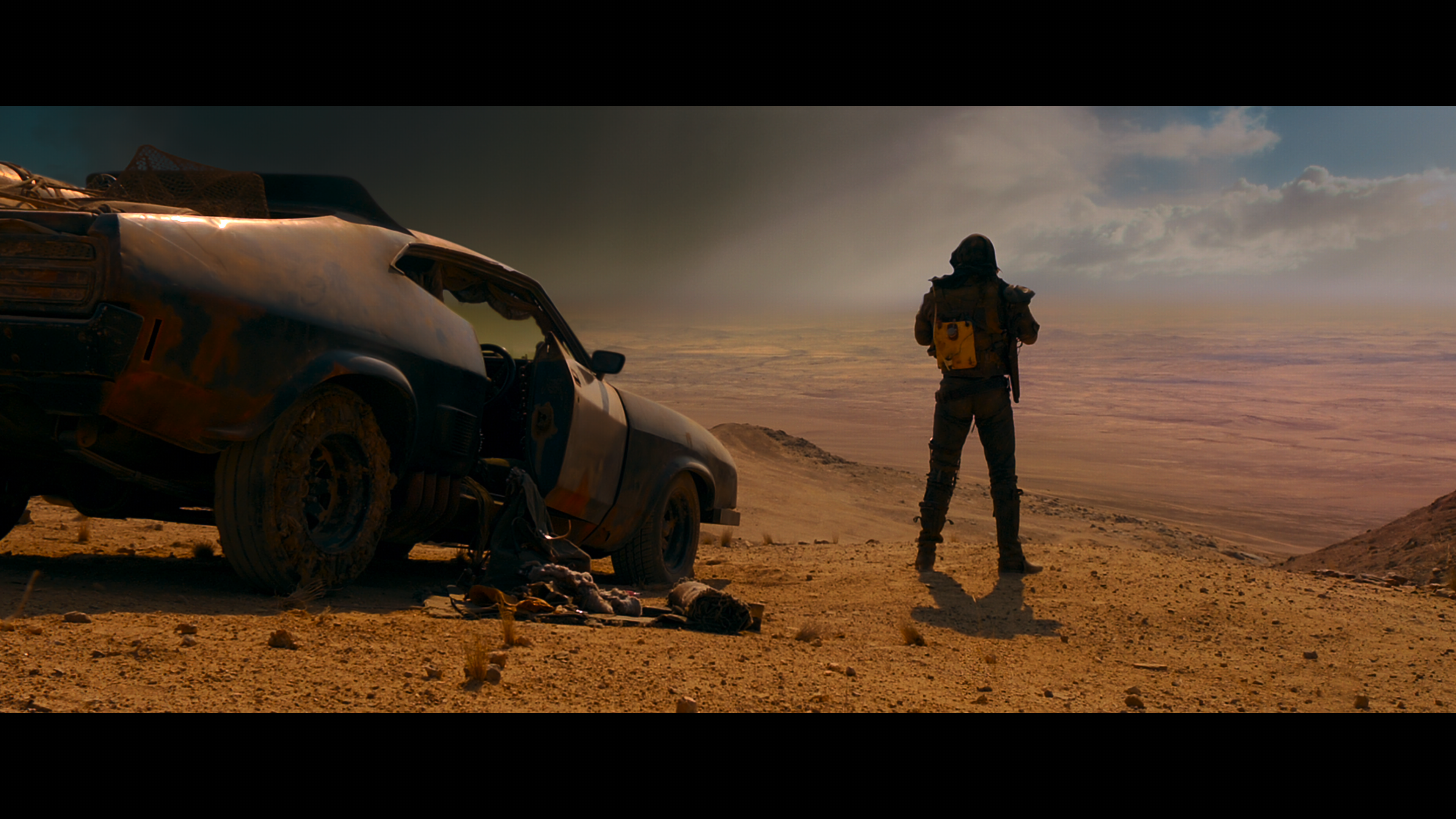 Mad.Max.Fury.Road.2015.2160p.UHD.BDRemux.HDR.DoVi.P8.Hybrid.by.DVT.mkv_snapshot_00.01.40_[2022.03.09_18.08.37].png