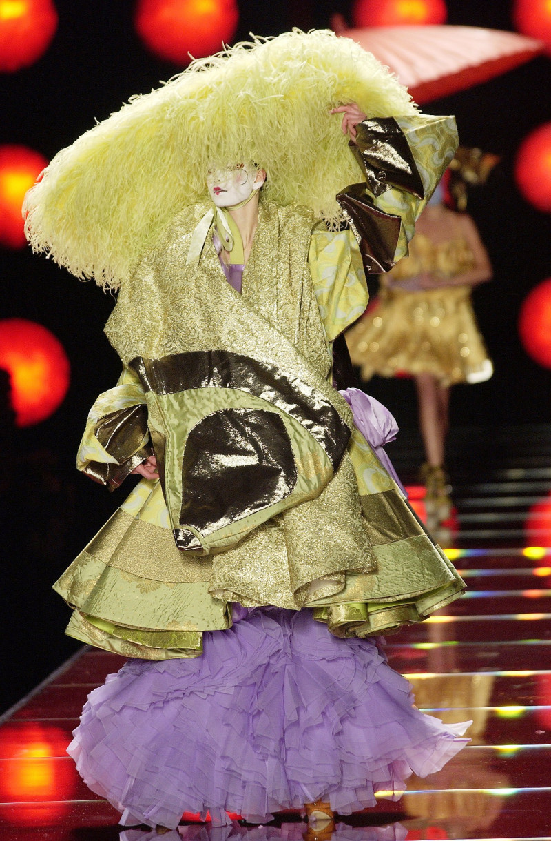 christian-dior-spring-2003-couture-00180h.jpg