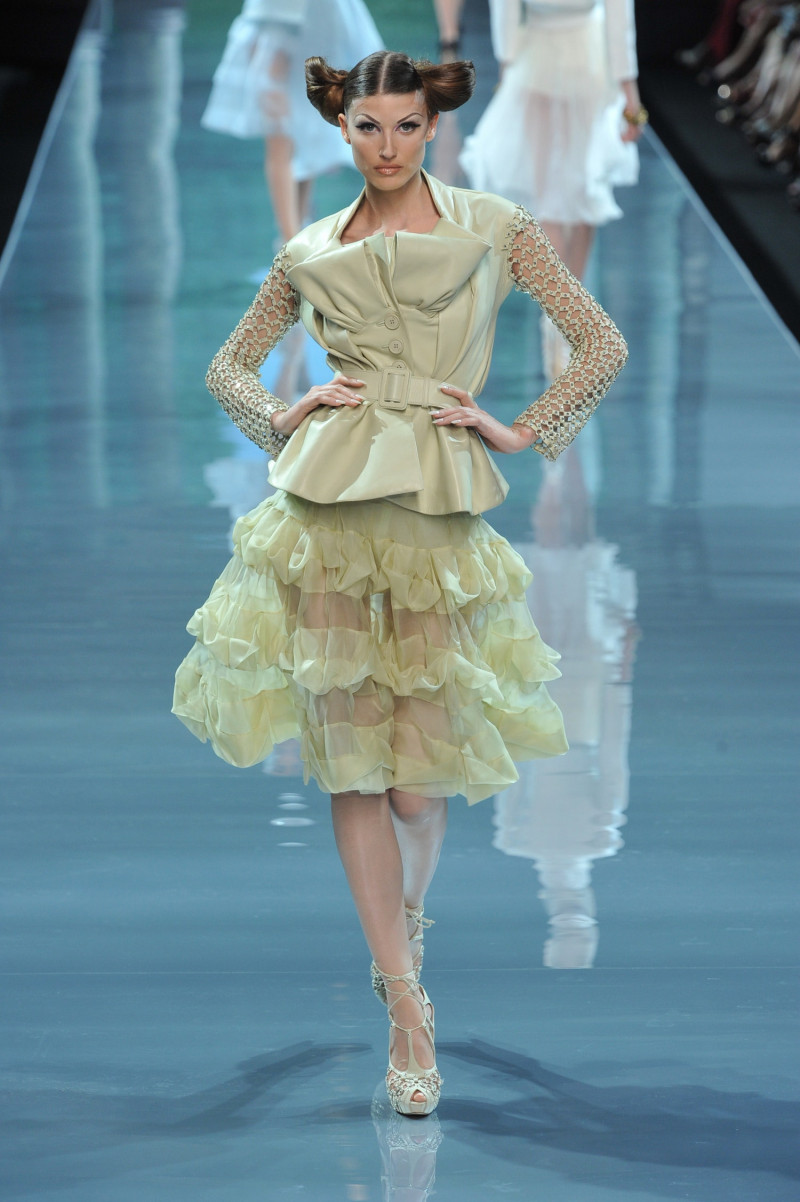 christian-dior-fall-2008-couture-00150h-michelle-alves.jpg