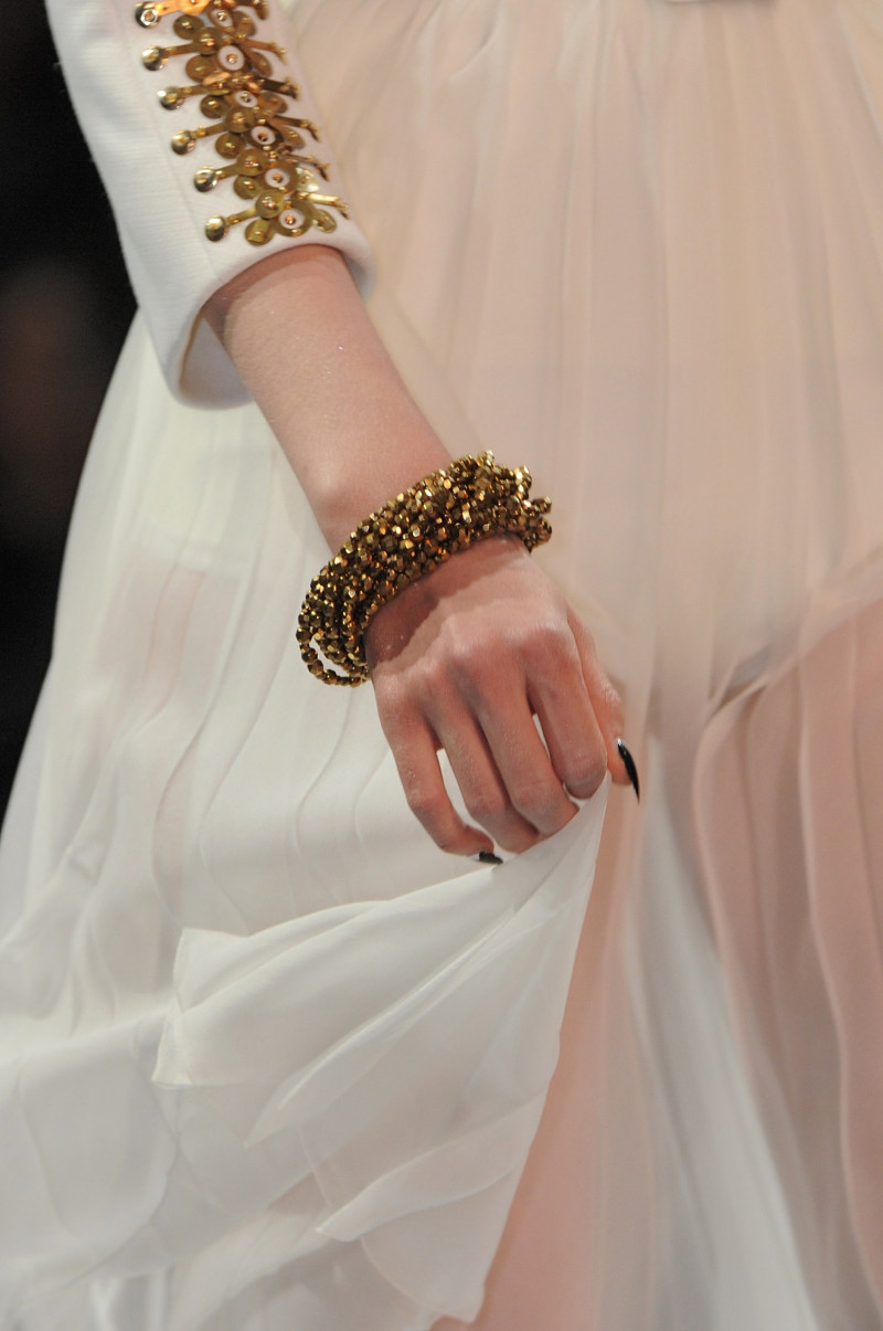 christian-dior-fall-2008-couture-details-00150h.jpg