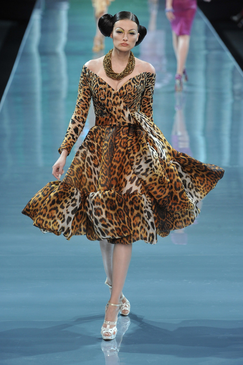 christian-dior-fall-2008-couture-00250h-elena-melnik.jpg