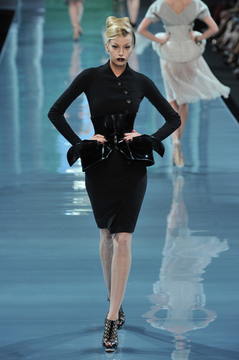 christian-dior-fall-2008-couture-00040h-milana-keller.jpg
