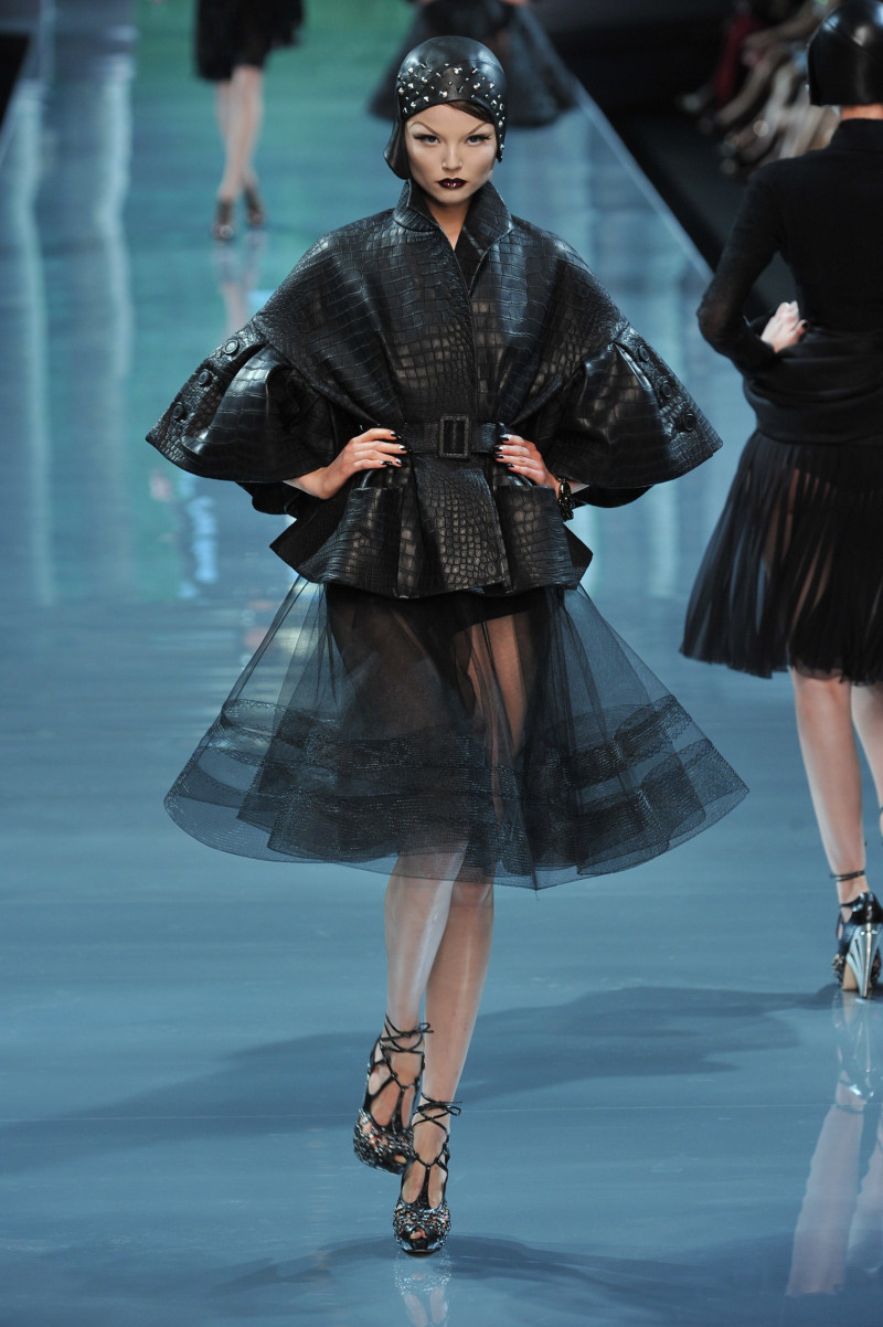 christian-dior-fall-2008-couture-00080h-magdalena-frackowiak.jpg