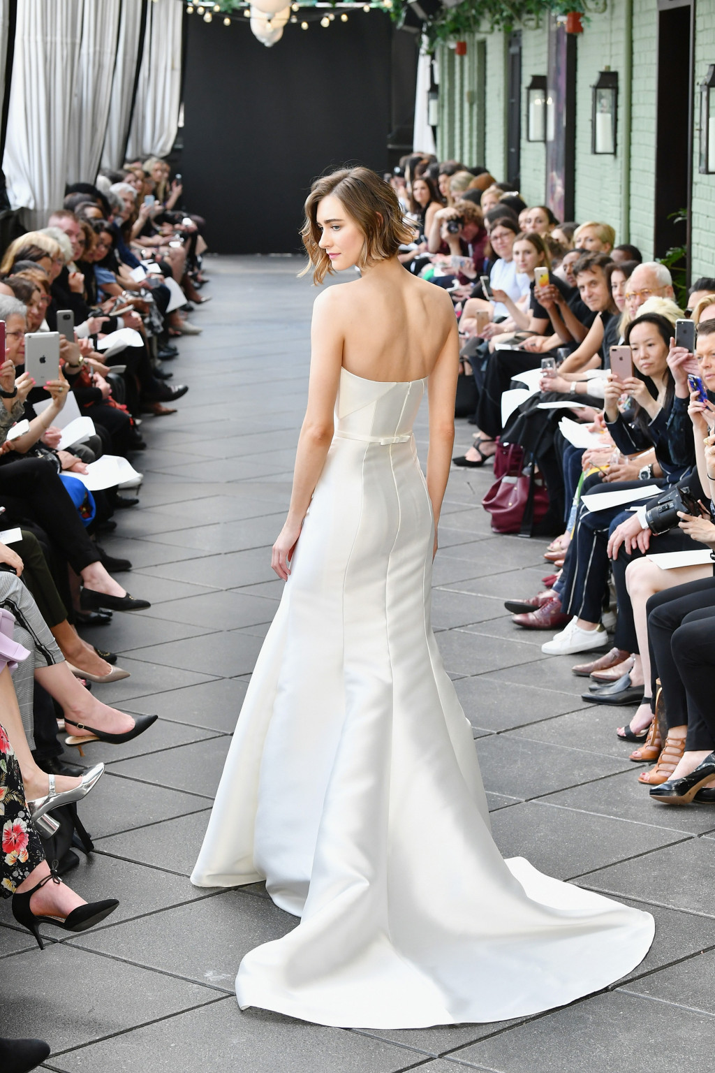 945919158-amsale-bridal-spring-2019-vogue-pr.jpg