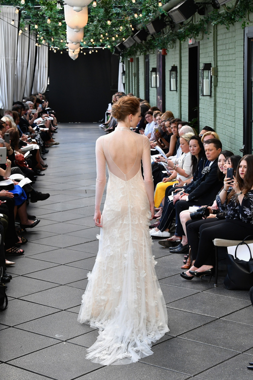 945919006-amsale-bridal-spring-2019-vogue-pr.jpg