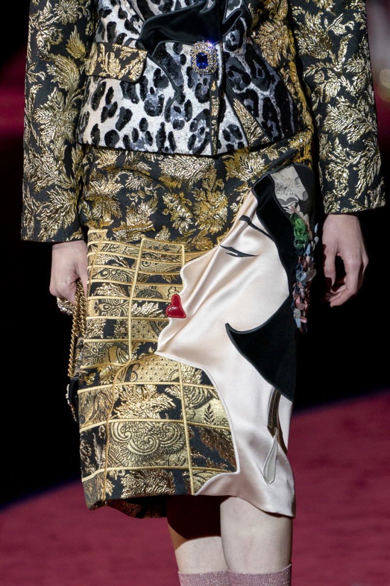 Dolce+Gabbana+Fall+2019+Details+kVAEyzBKuyWx.jpg