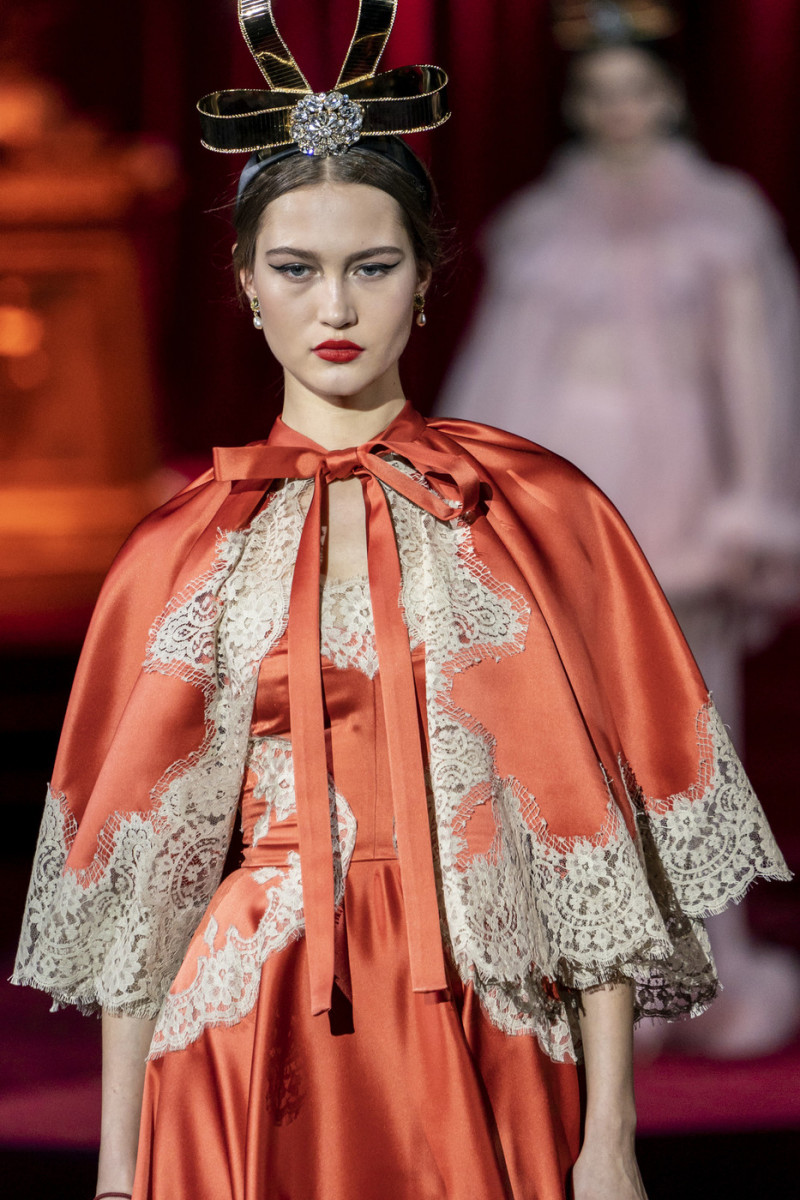 Dolce+Gabbana+Fall+2019+Details+tVKzhanjBnax.jpg