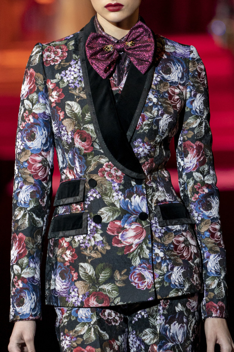 Dolce+Gabbana+Fall+2019+Details+OYCZrv65E-Yx.jpg