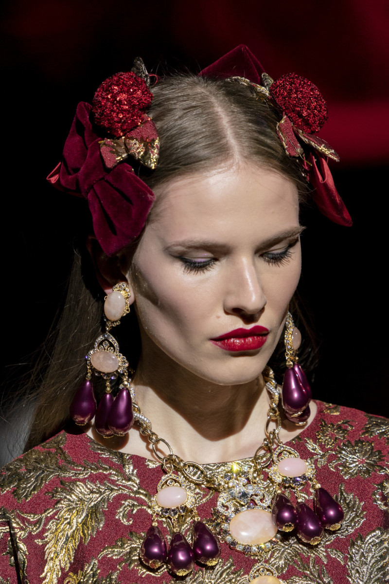 Dolce+Gabbana+Fall+2019+Details+LTAgr-5KEbax.jpg