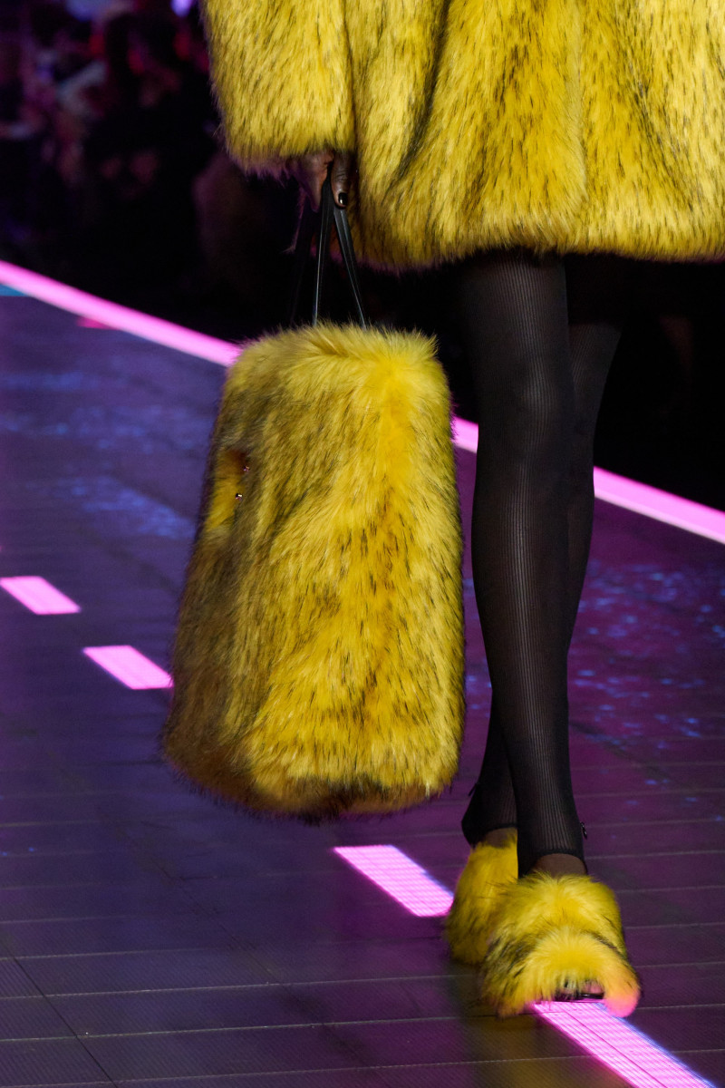 00039-dolce-and-gabbana-fall-2022-ready-to-wear-milan-details-credit-gorunway.jpg