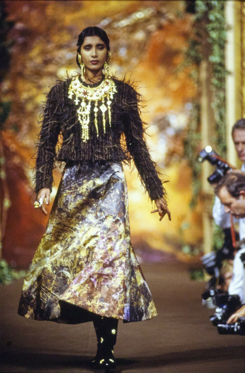 044-christian-lacroix-fall-1988-couture-CN10053656.jpg