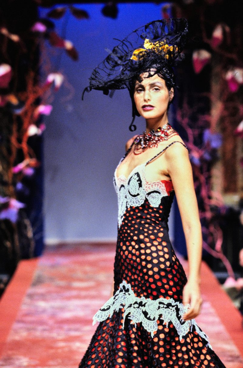 031-christian-lacroix-spring-1999-couture-detail-CN10056963-elsa-benitez.jpg