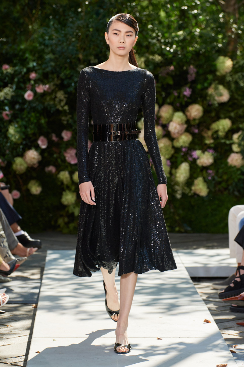 00062-Michael-Kors-Spring-22-RTW-New-York-credit-gorunway.jpg