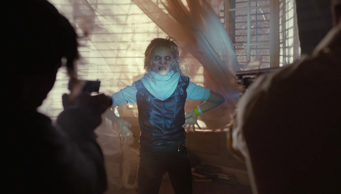 s01e01_El.Jefe[(014219)12-25-48].PNG