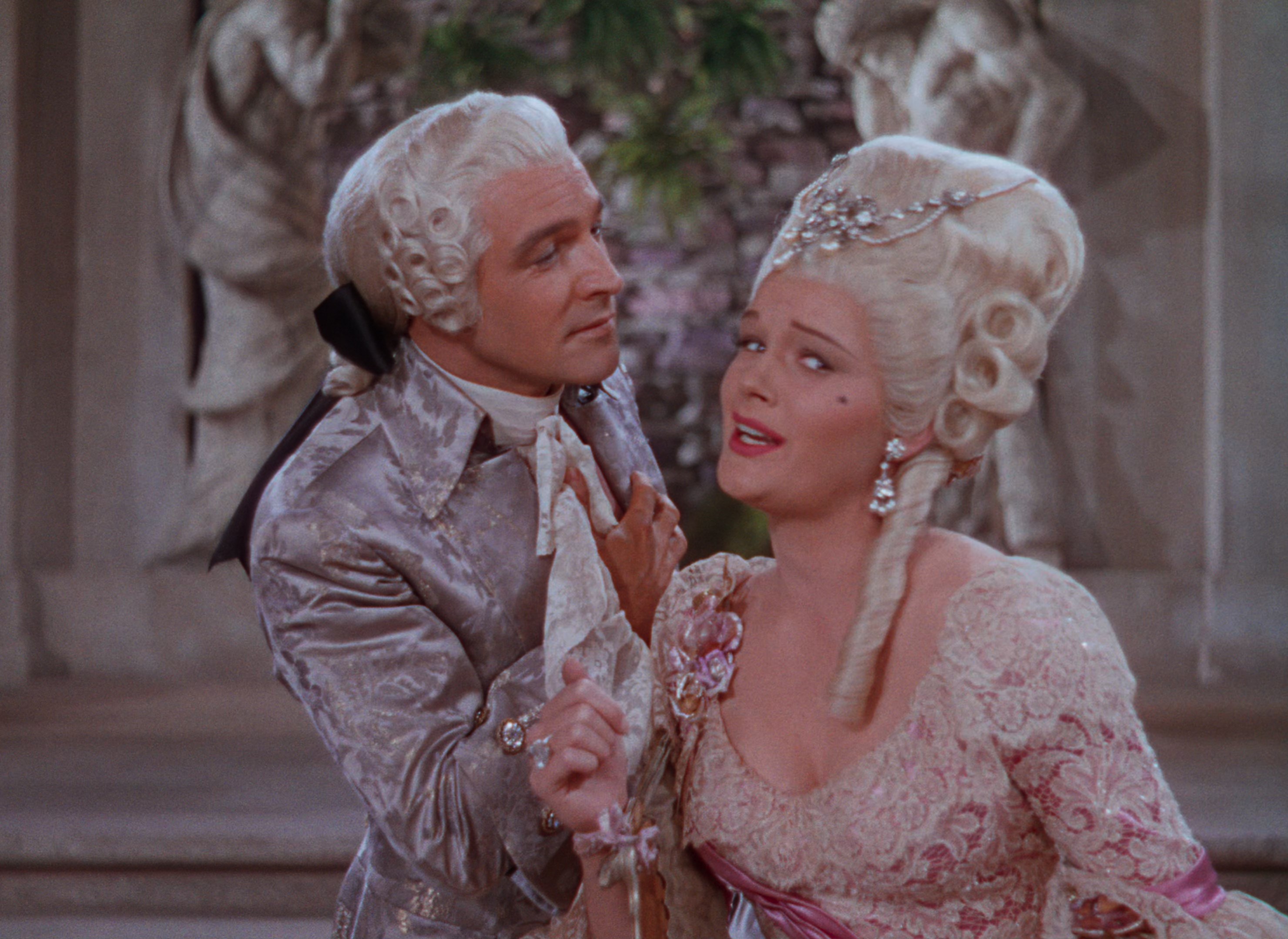 Поющие под дождём (Singin In The Rain) 1952.mkv_snapshot_00.32.21.940.jpg