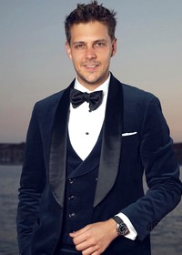 Милош Бикович