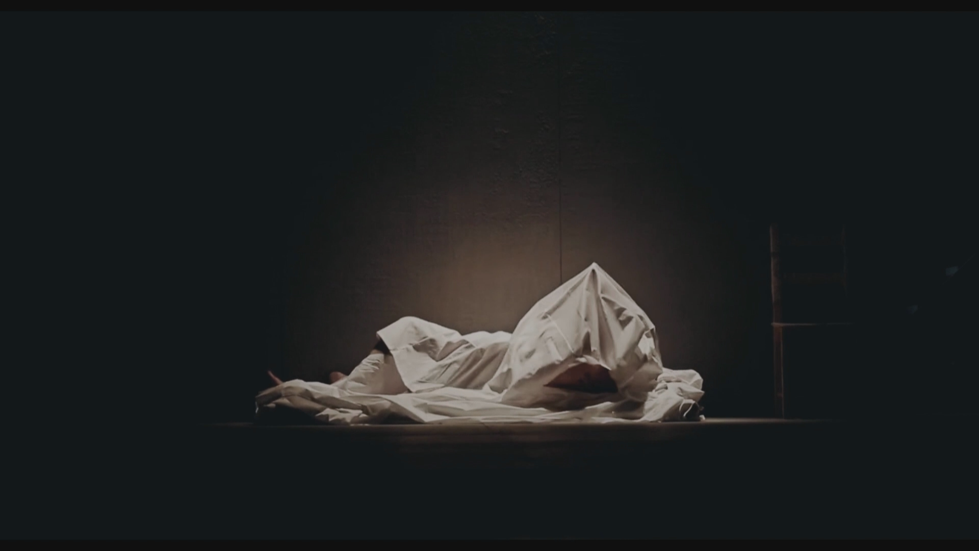 Онегин (театр «Красный факел», реж. Тимофей Кулябин, eng hardsub).mkv_20230216_184801.376.png