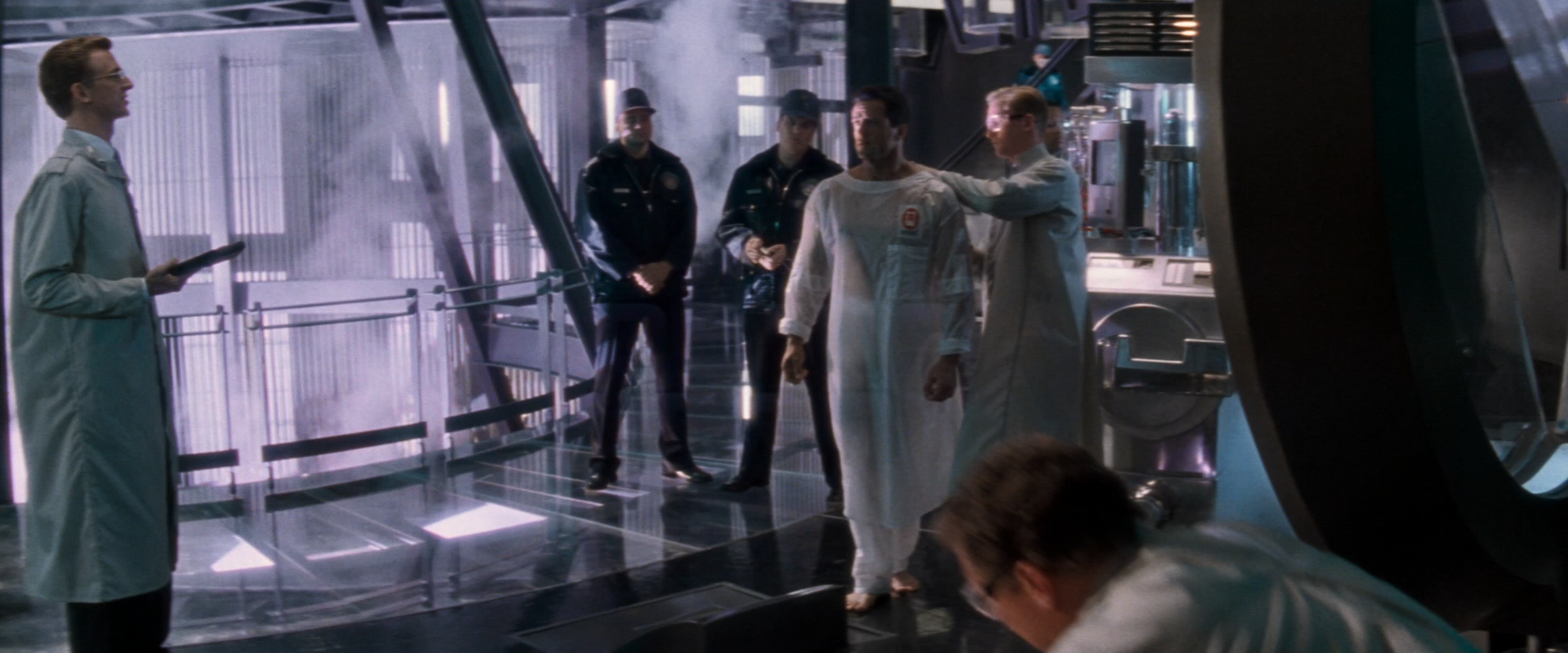 Разрушитель (Demolition Man) 1993.mkv_snapshot_00.08.20.500.png