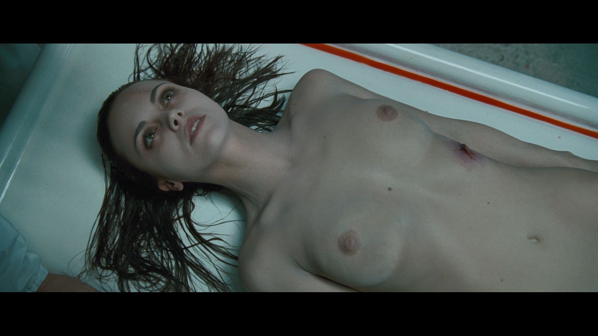 Christina Ricci - After Life (2009) 1080p BluRay Remux 004.jpg.