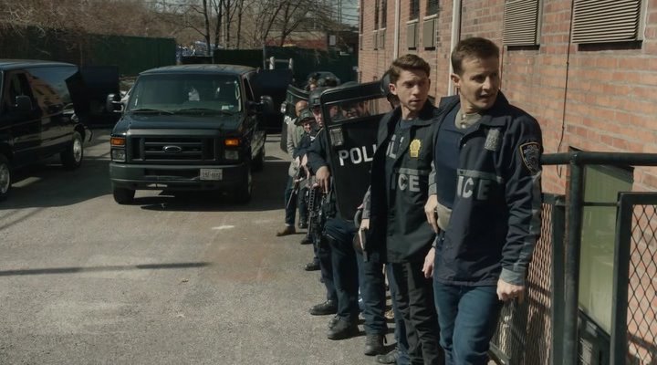 Blue.Bloods.S12E20.avi_snapshot_04.05_[2023.05.15_14.30.08].jpg