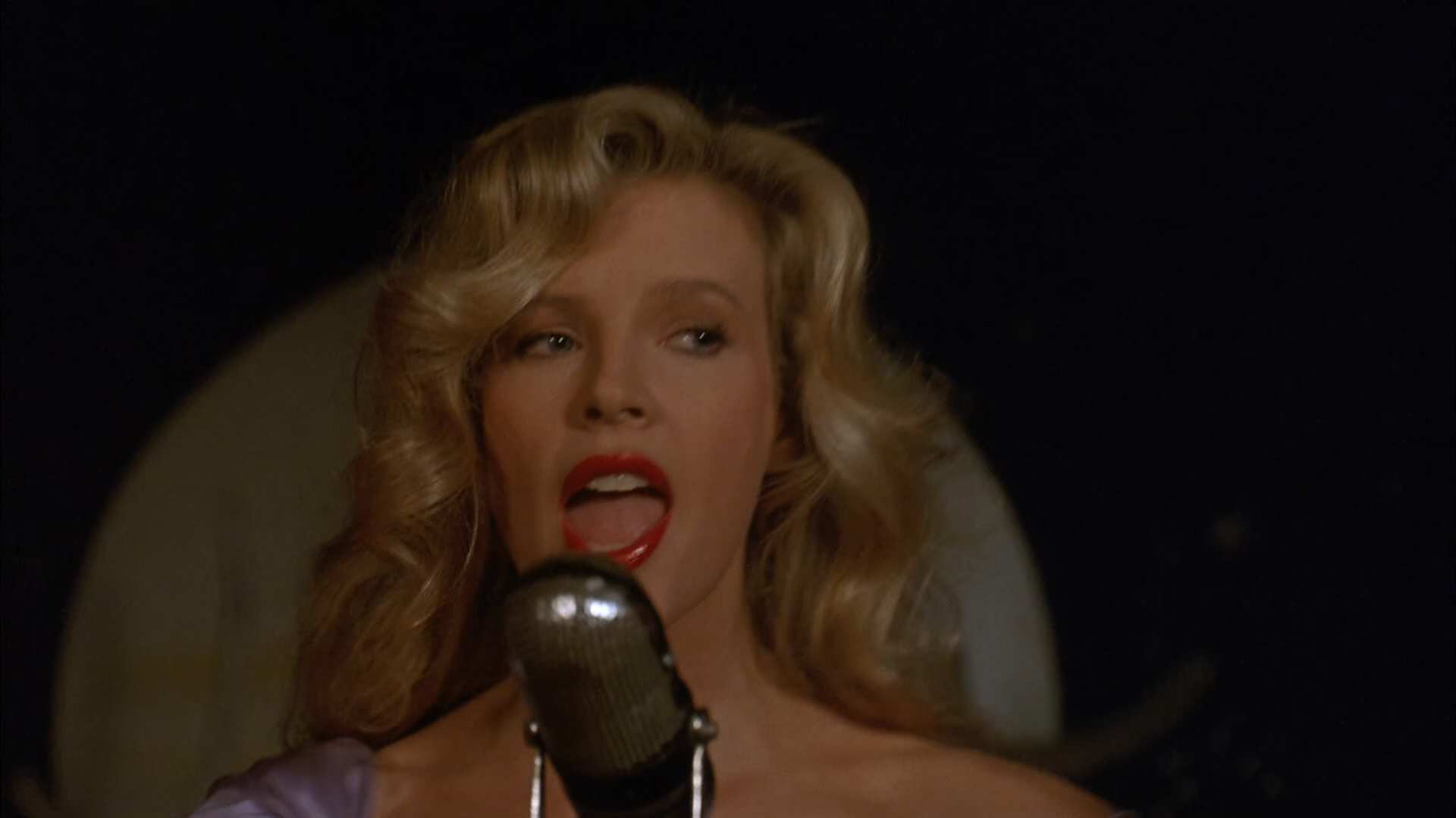 Привычка жениться (The Marrying Man) 1991.mkv_snapshot_00.17.21.471.png