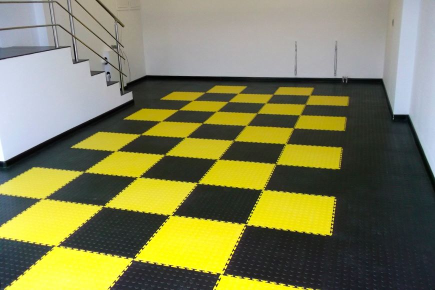 Резиновая плитка для пола в гараже: преимущества и характеристики материала